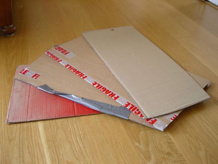 Rak Buku Dari Kardus Bekas 