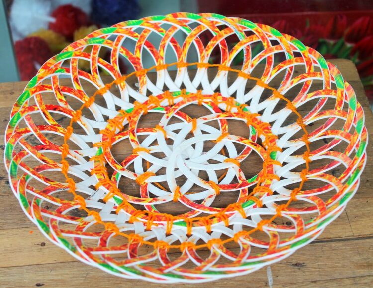 Piring dari Gelas Plastik